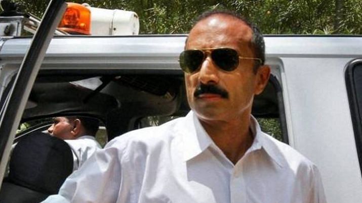 गुजरात साम्प्रदायिक दंगा: पूर्व आई.पी.एस. संजीव भट्ट को क्राइम ब्रांच ने जेल से ही किया गिरफ्तार