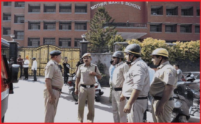 दिल्ली-एनसीआर के 100 से भी ज्यादा स्कूलों को बम से उड़ाने की धमकी के बाद मचा हड़कंप